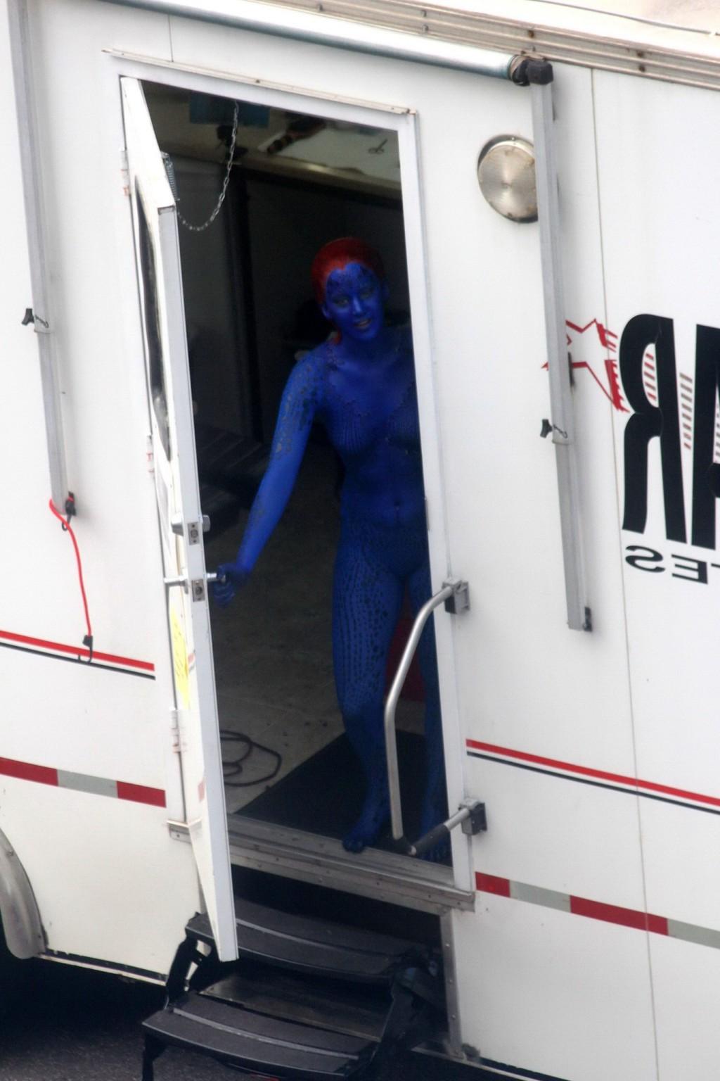 16P Jennifer Lawrence fully nude with Mystique makeup on the X-Men set in Montreal