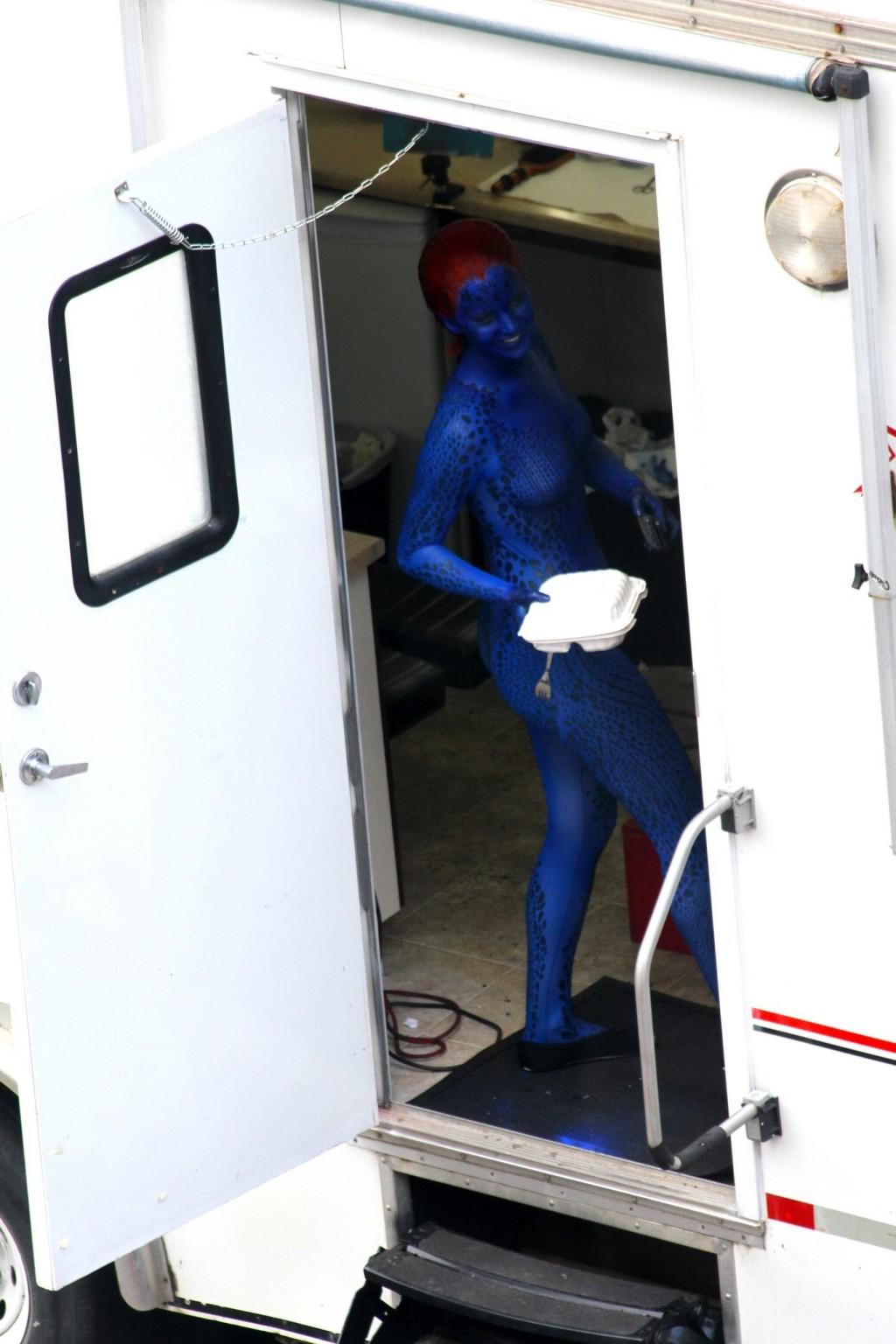 16P Jennifer Lawrence fully nude with Mystique makeup on the X-Men set in Montreal