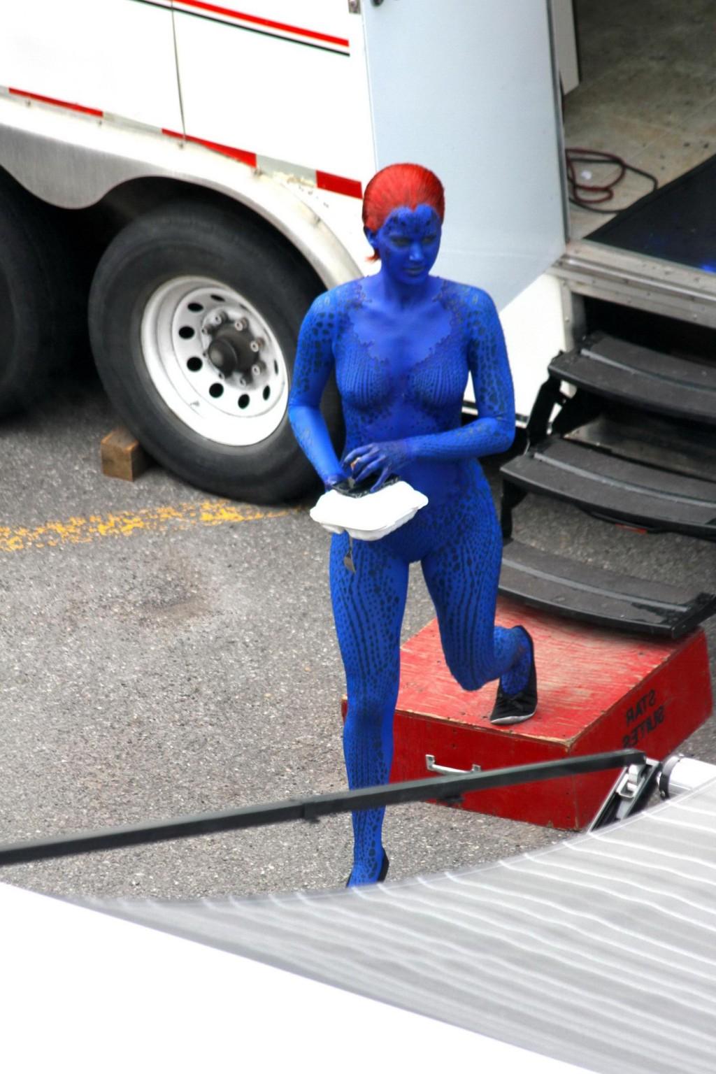 16P Jennifer Lawrence fully nude with Mystique makeup on the X-Men set in Montreal