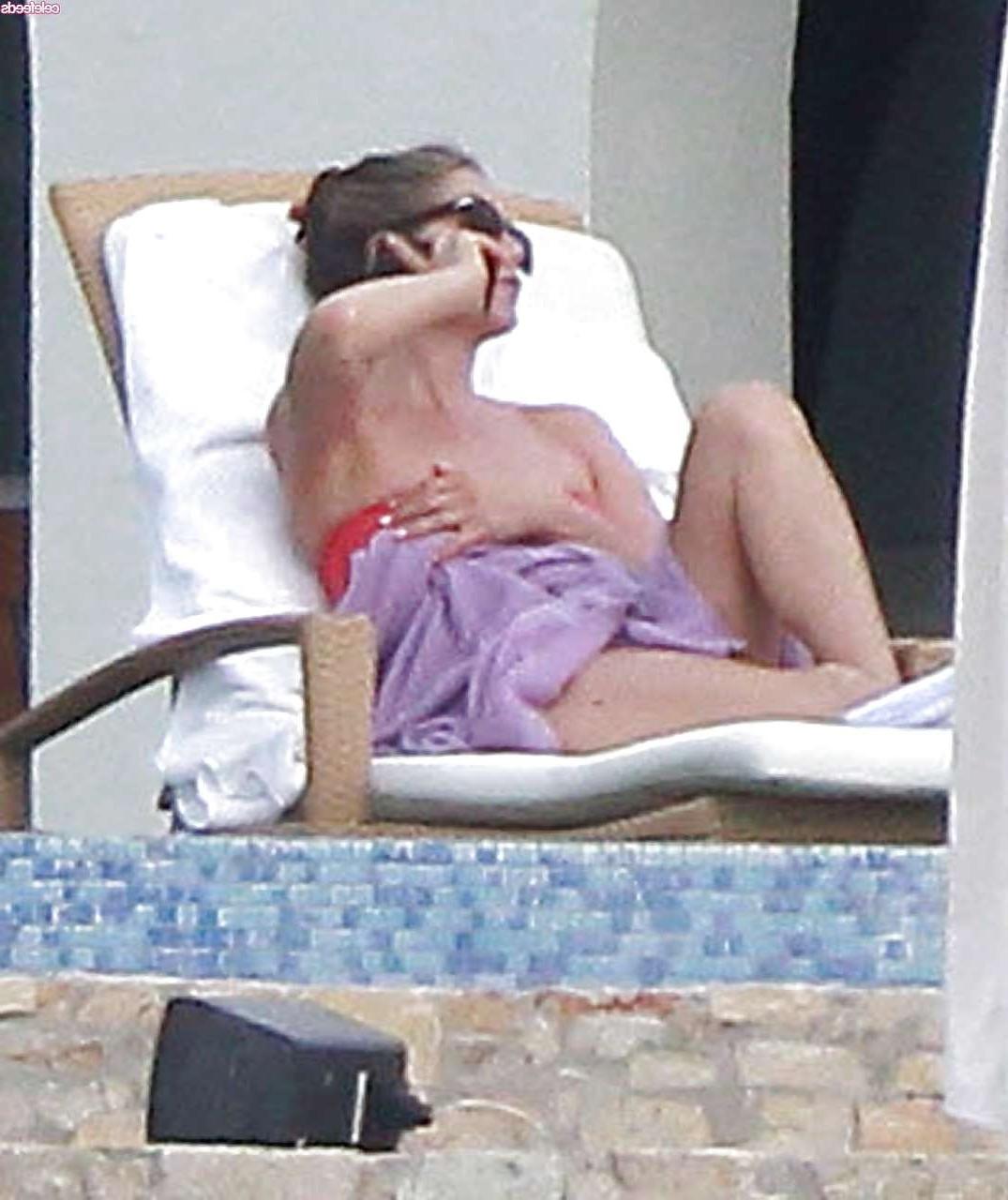16P Jennifer Aniston looking very sexy and hot in bikini
