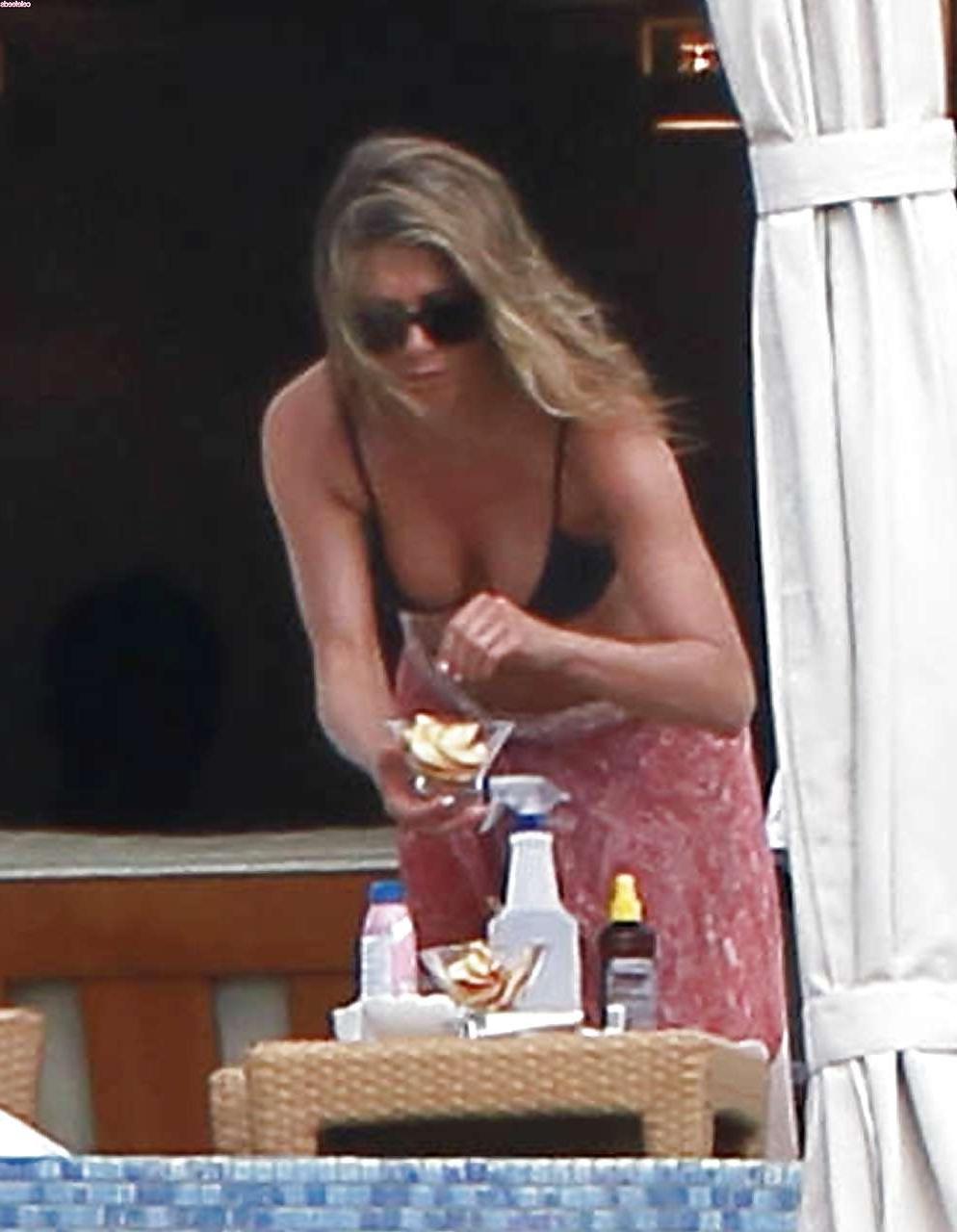 16P Jennifer Aniston looking very sexy and hot in bikini