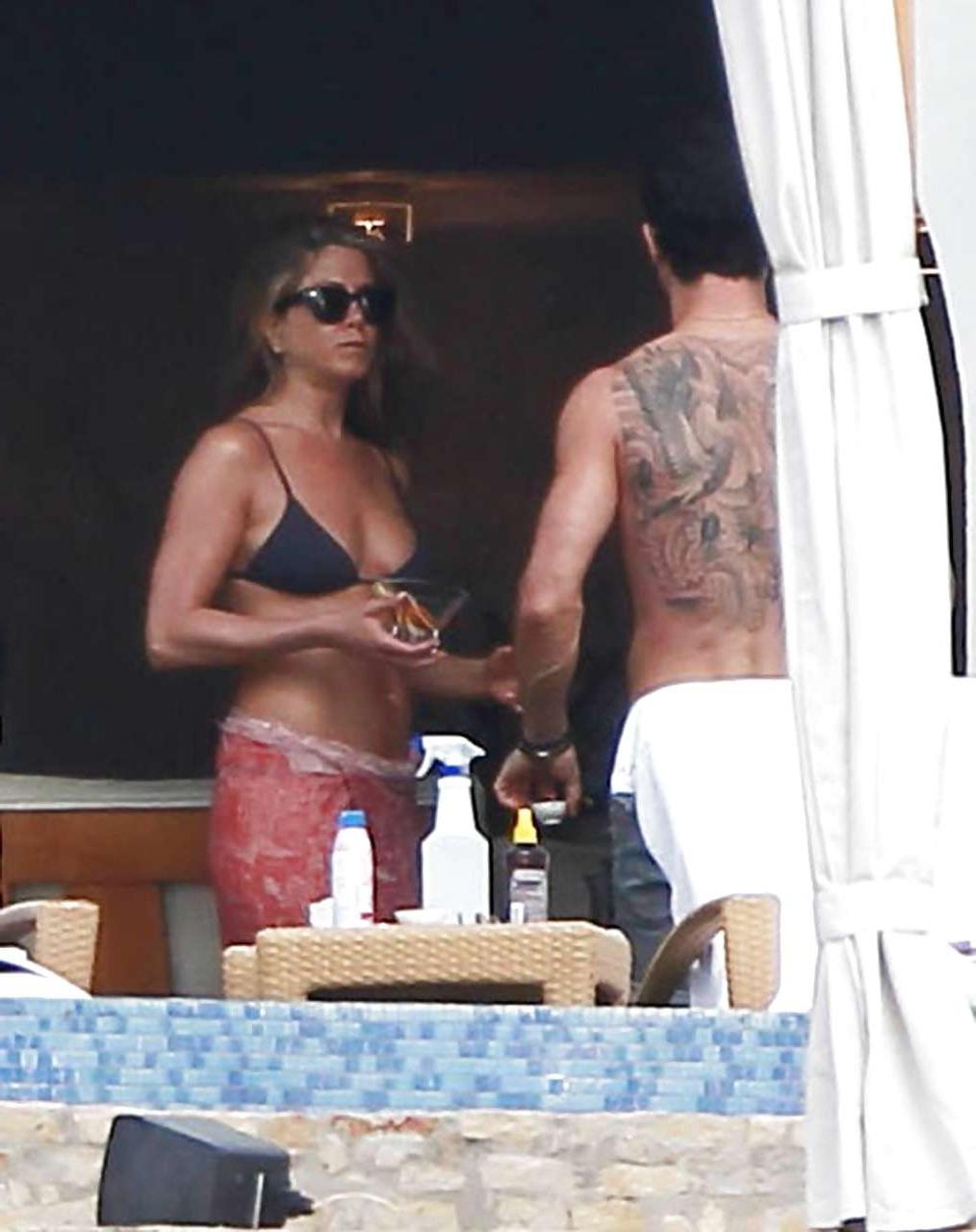 16P Jennifer Aniston looking very sexy and hot in bikini