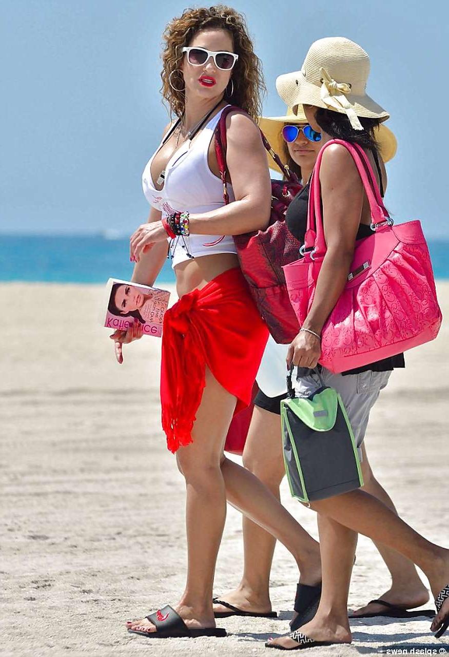 16P Jennifer Nicole Lee hot and sexy body in bikini on beach