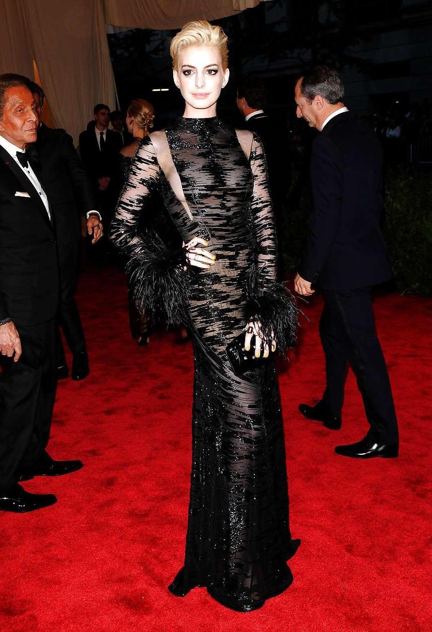 16P Anne Hathaway exposing huge cleavage in sexy dress