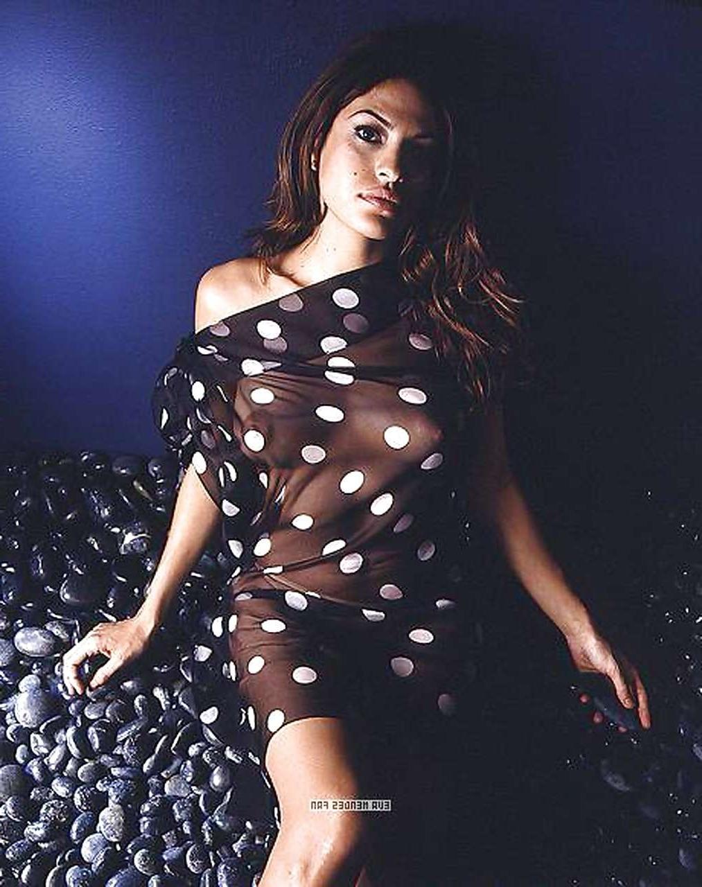 16P Eva Mendes very sexy see thru and nipple slip photos