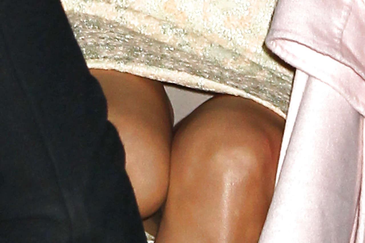 16P Eva Mendes very sexy see thru and nipple slip photos