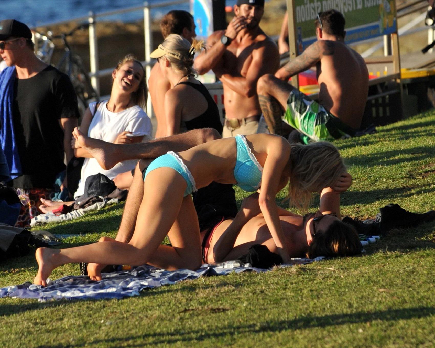 16P Samara Weaving in bikini petting with her boyfriend on Bondy Beach in Australia
