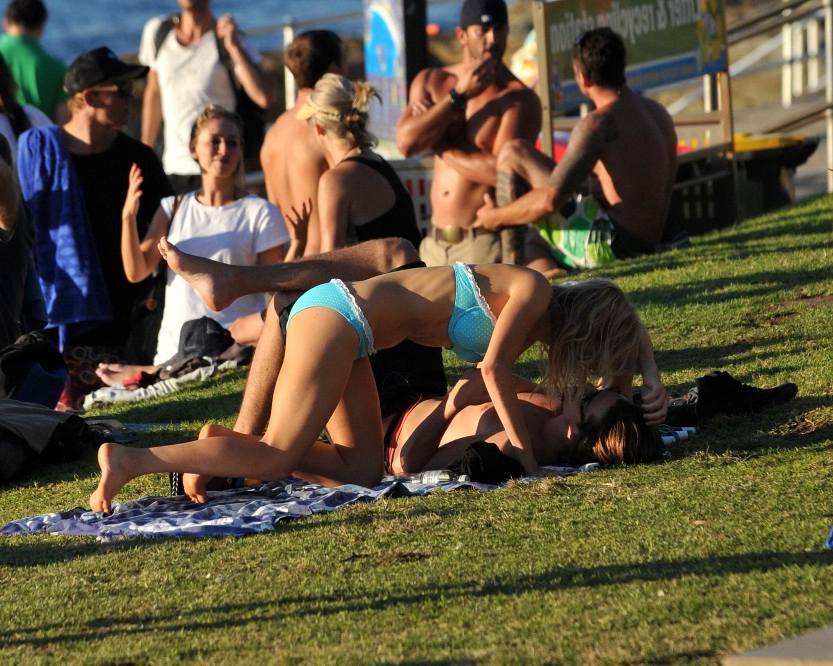 16P Samara Weaving in bikini petting with her boyfriend on Bondy Beach in Australia