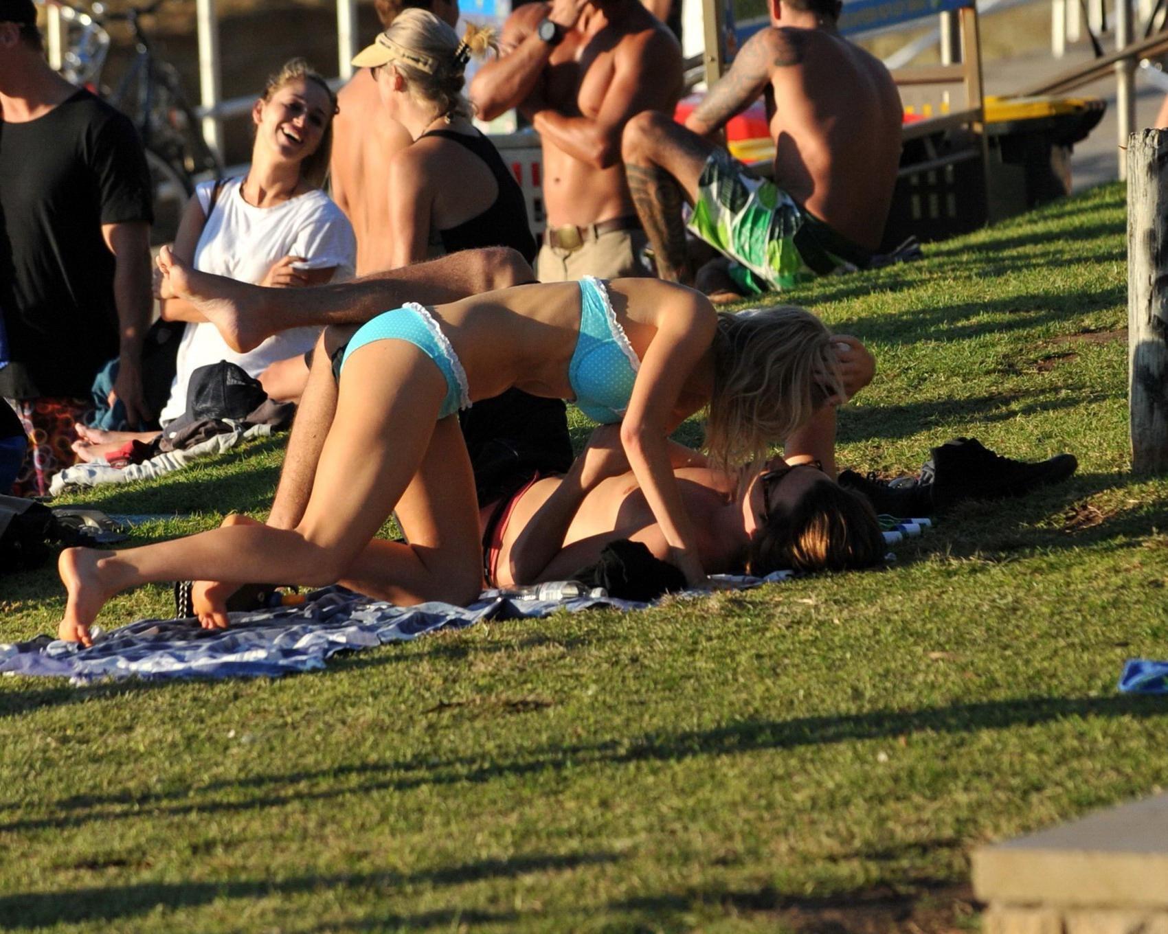 16P Samara Weaving in bikini petting with her boyfriend on Bondy Beach in Australia
