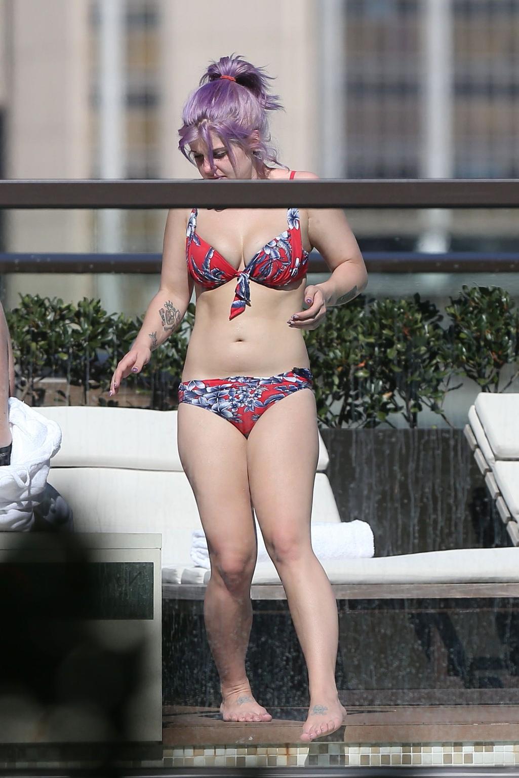 16P Kelly Osbourne showing off her chubby bikini body in Sydney