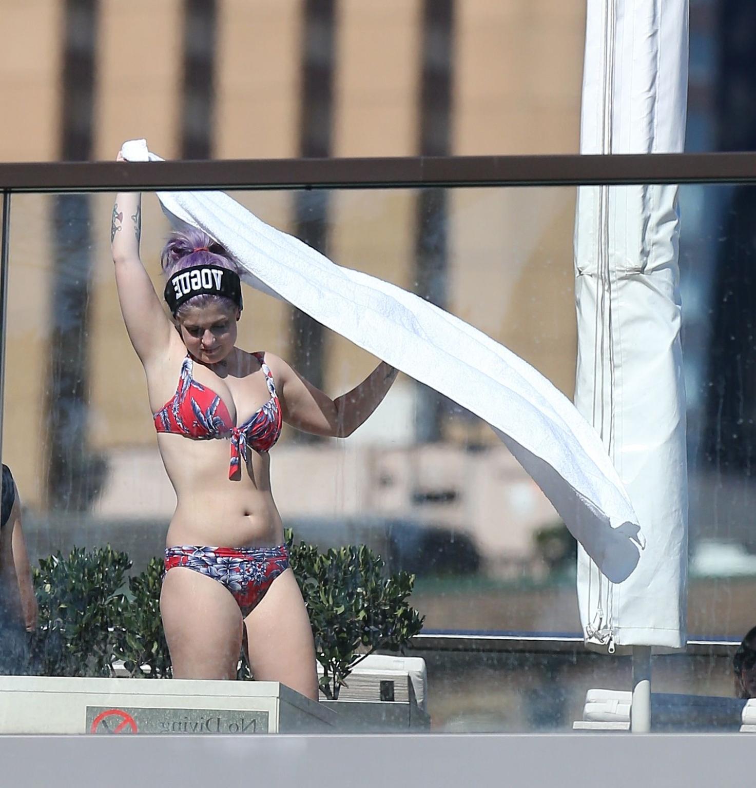 16P Kelly Osbourne showing off her chubby bikini body in Sydney