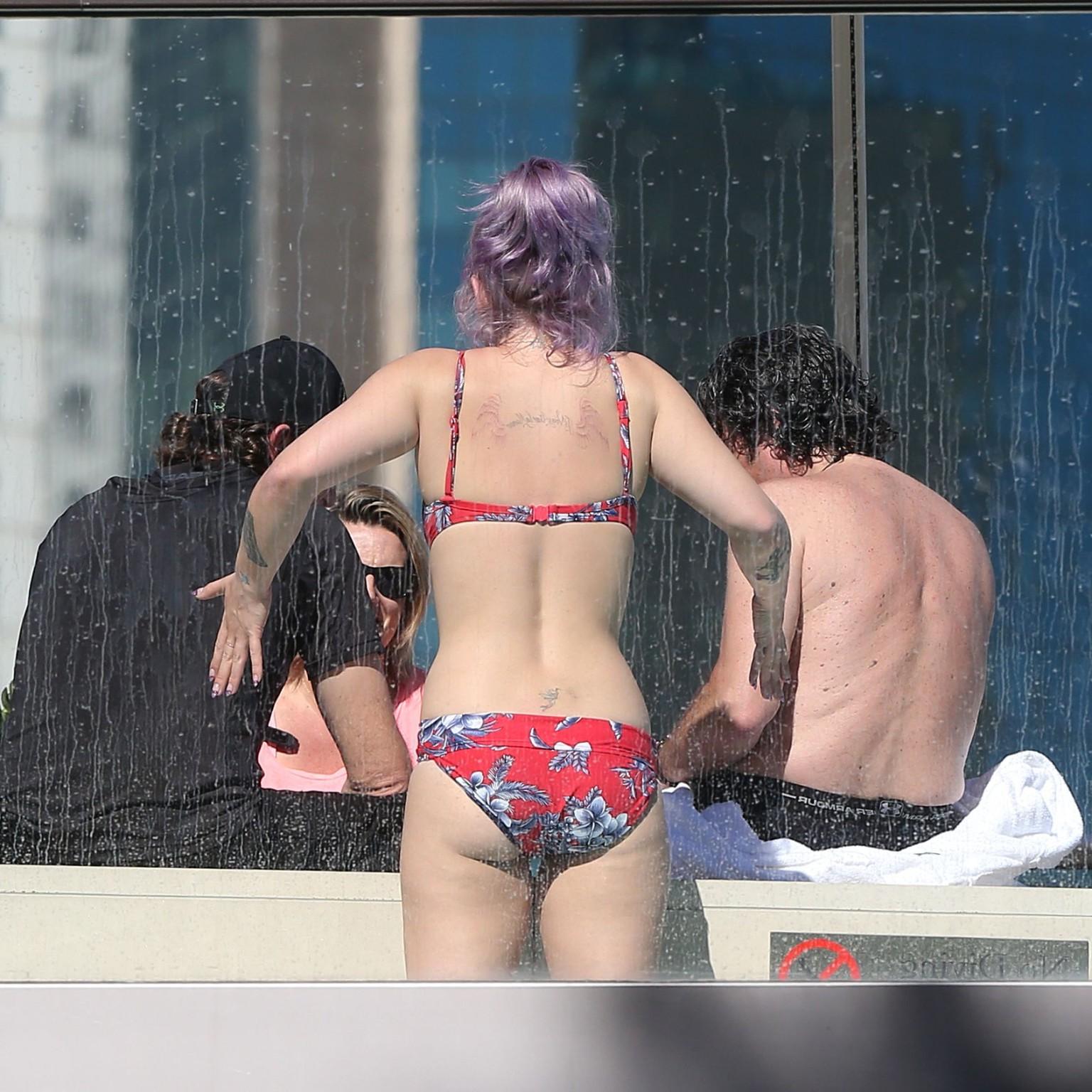 16P Kelly Osbourne showing off her chubby bikini body in Sydney