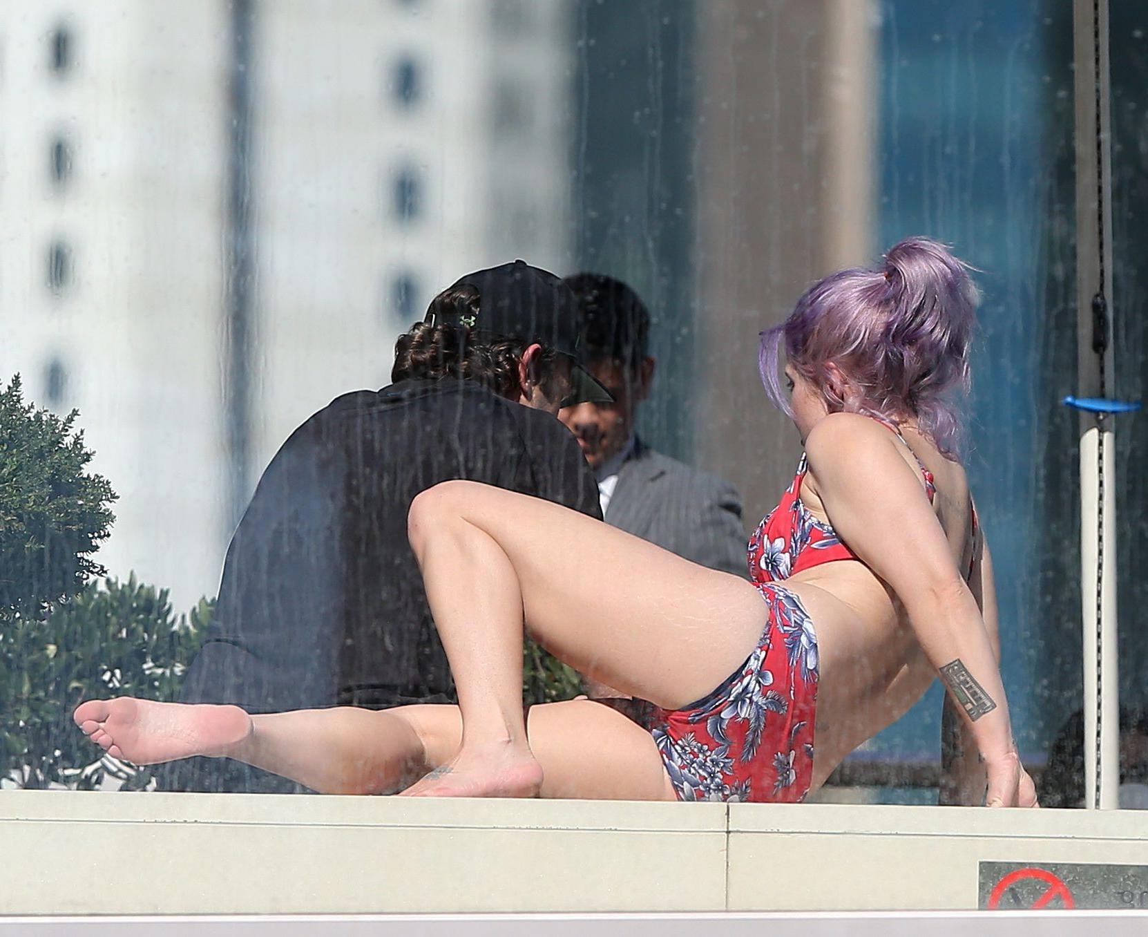 16P Kelly Osbourne showing off her chubby bikini body in Sydney