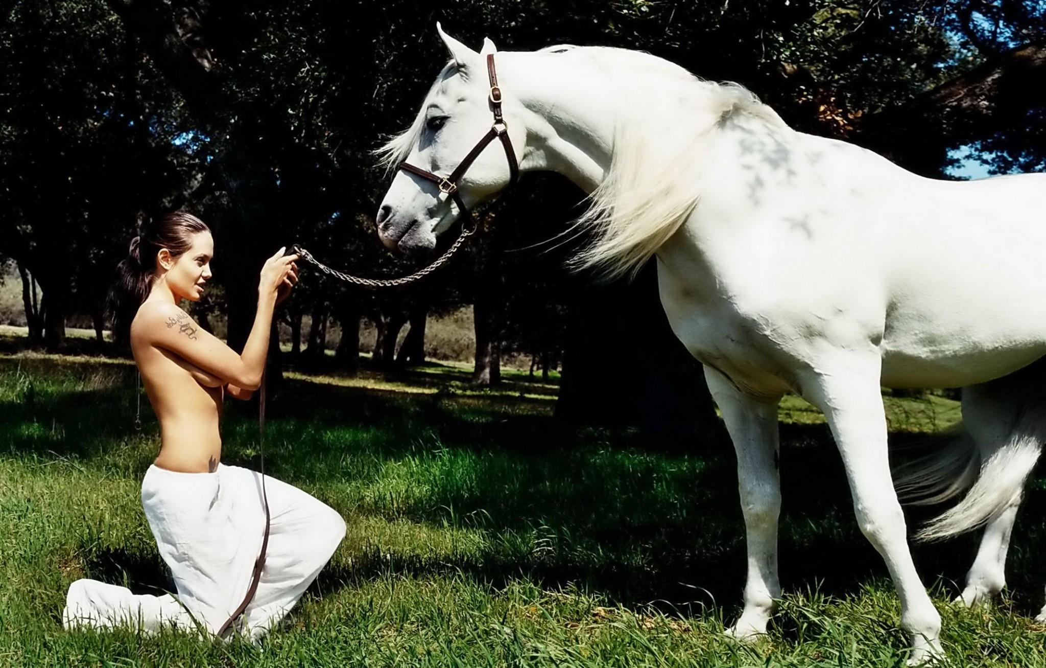 16P Angelina Jolie forgotten topless photoshoot by David LaChapelle for Rolling Ston