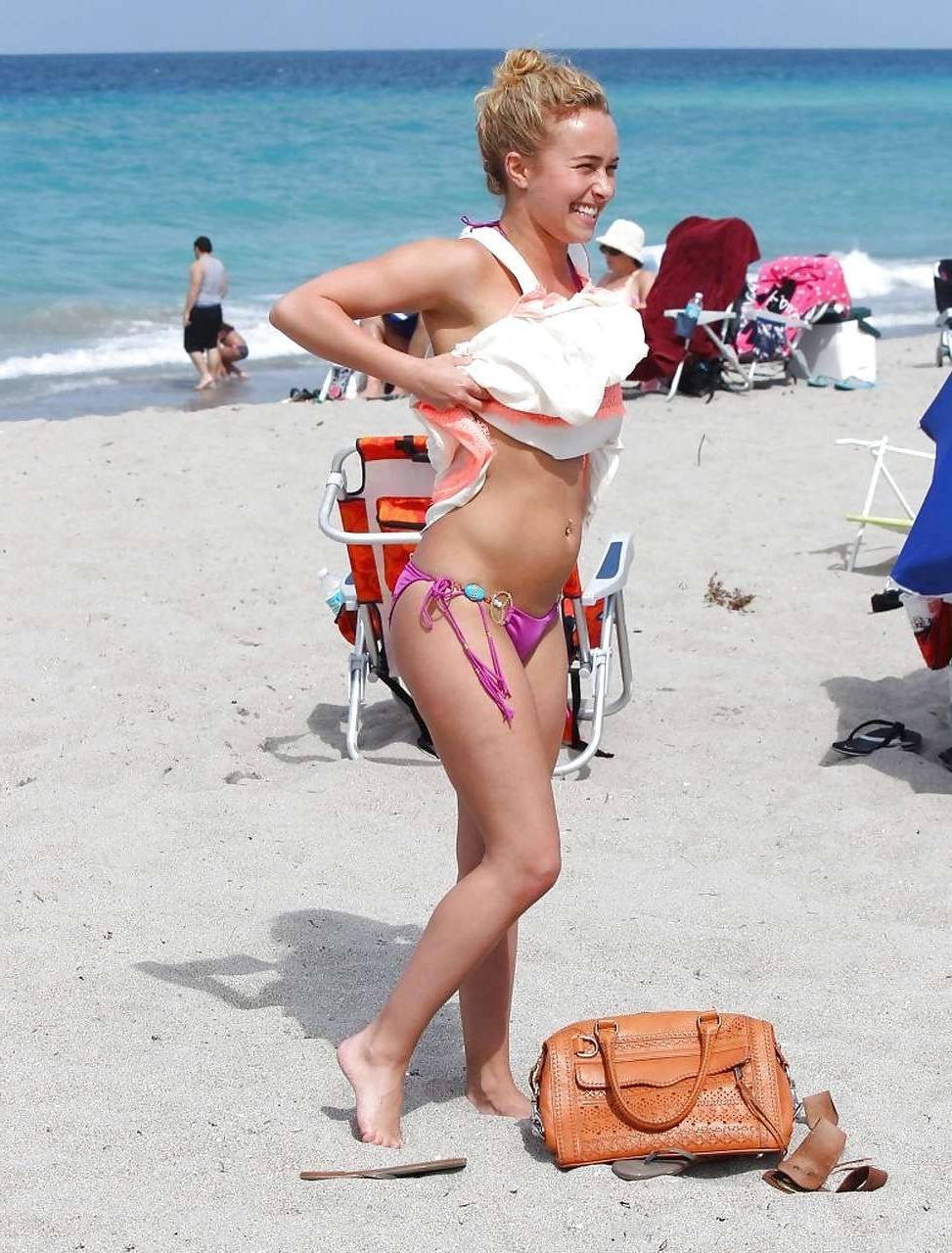 16P Hayden Panettiere exposing sexy body and hot ass in bikini