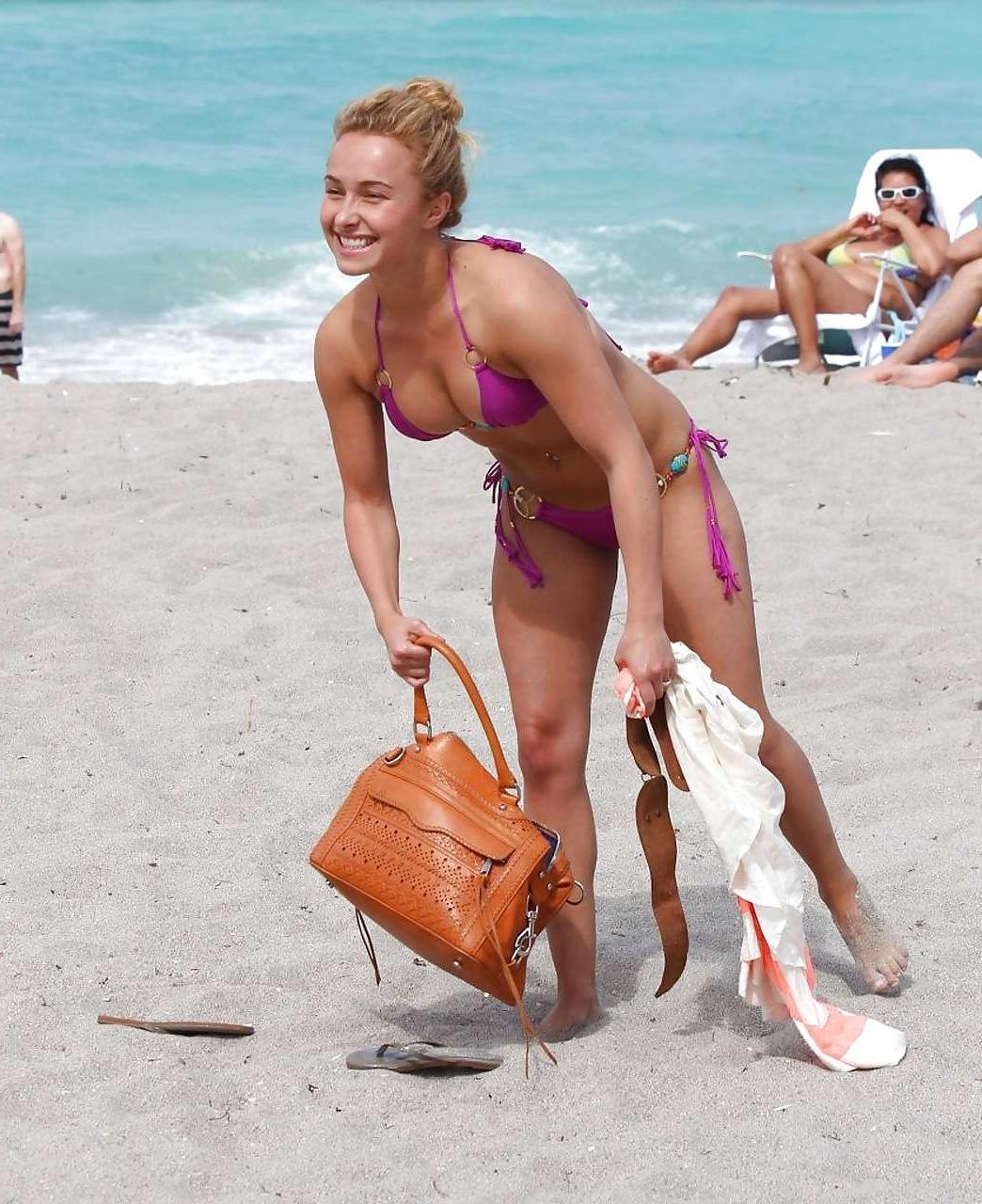 16P Hayden Panettiere exposing sexy body and hot ass in bikini