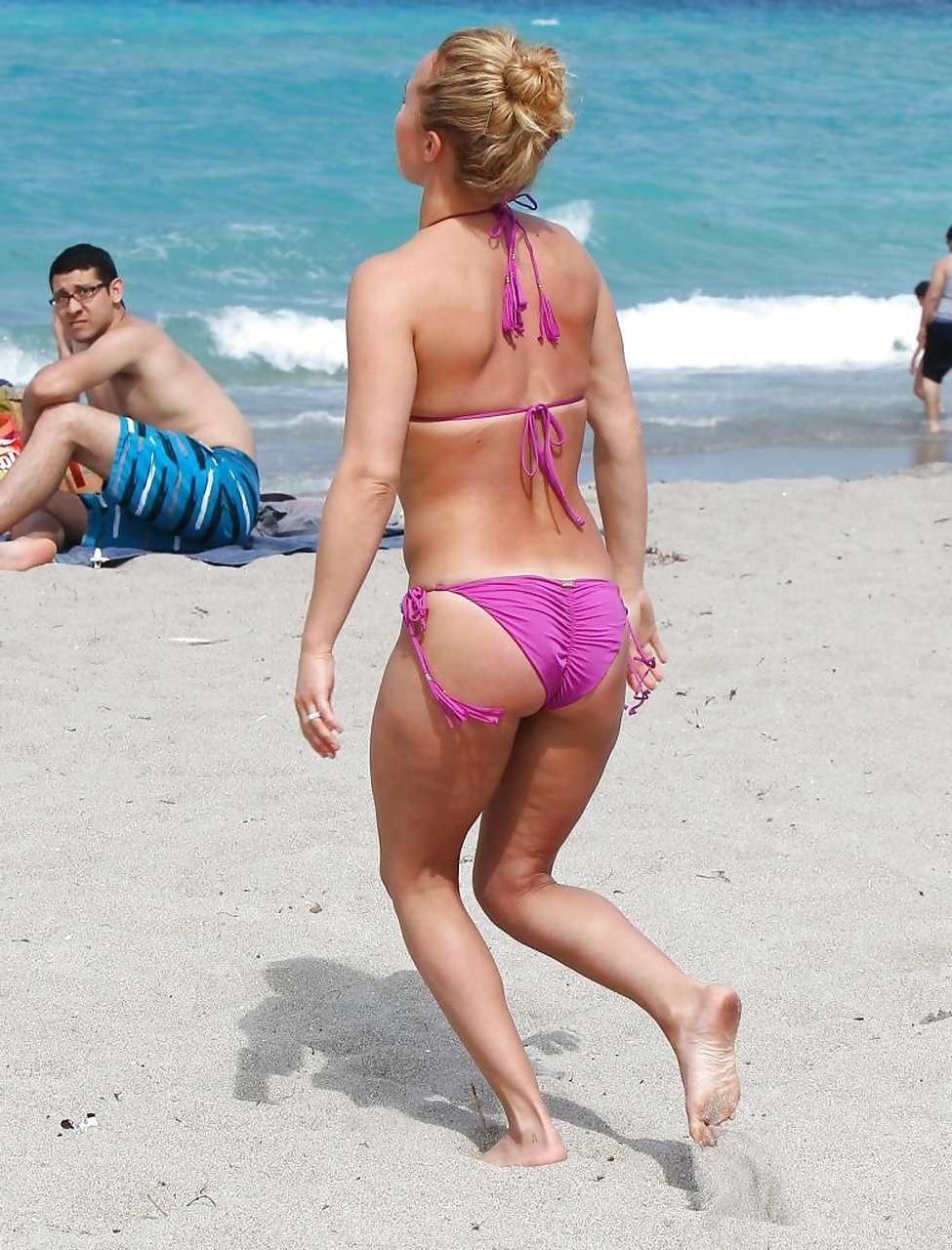 16P Hayden Panettiere exposing sexy body and hot ass in bikini