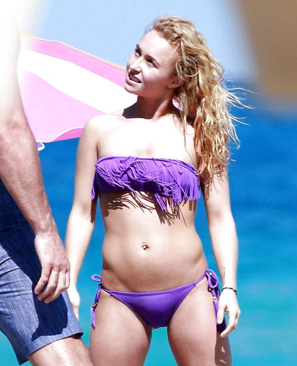16P Hayden Panettiere exposing sexy body and hot ass in bikini