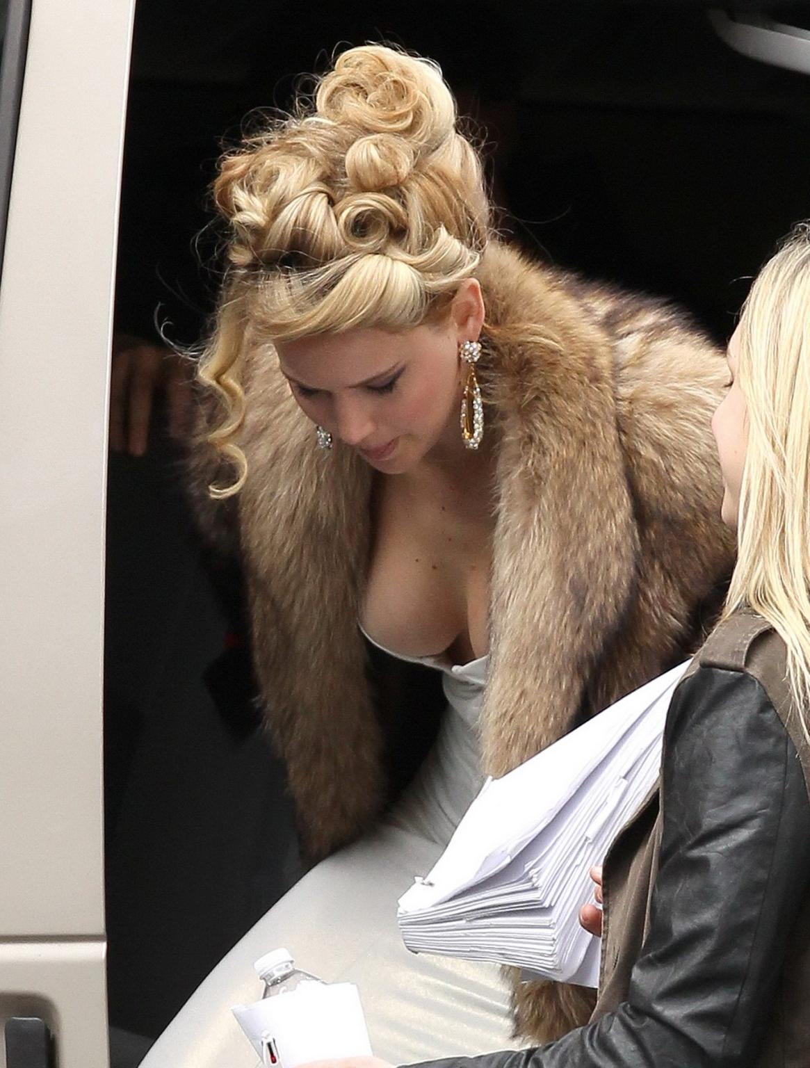 16P Jennifer Lawrence showing huge cleavage downblouse on the 'Untitled David O. Rus