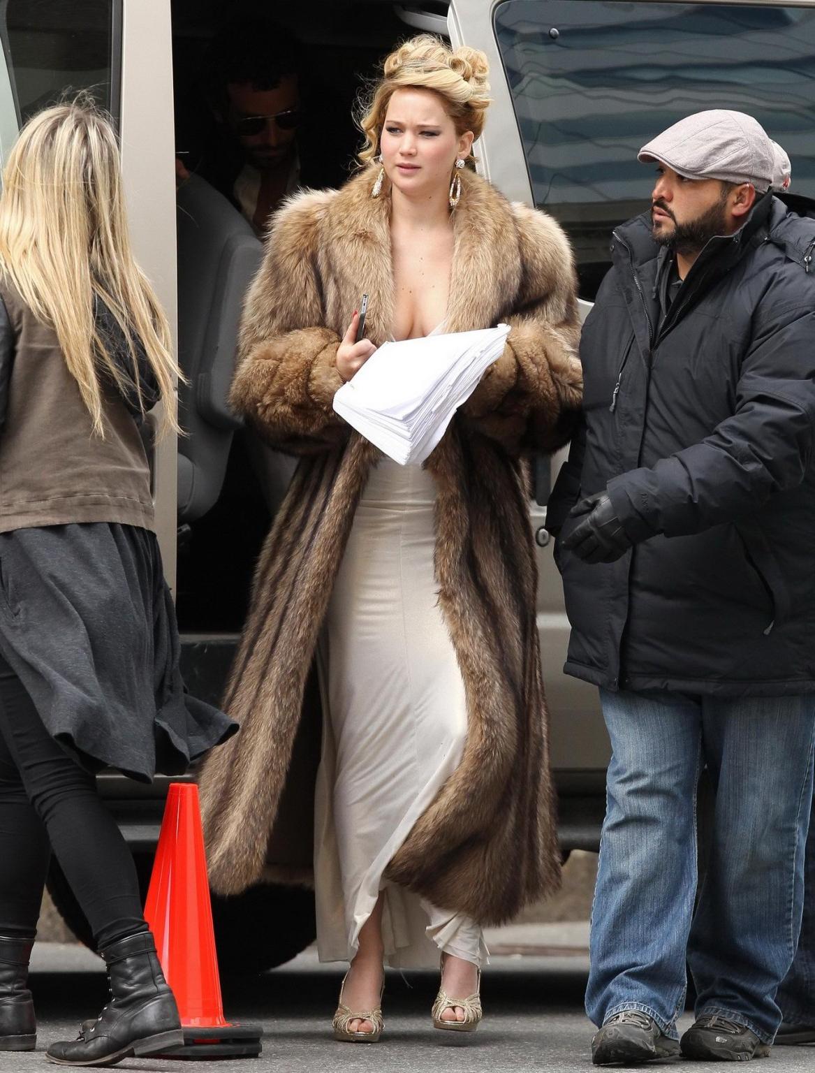 16P Jennifer Lawrence showing huge cleavage downblouse on the 'Untitled David O. Rus