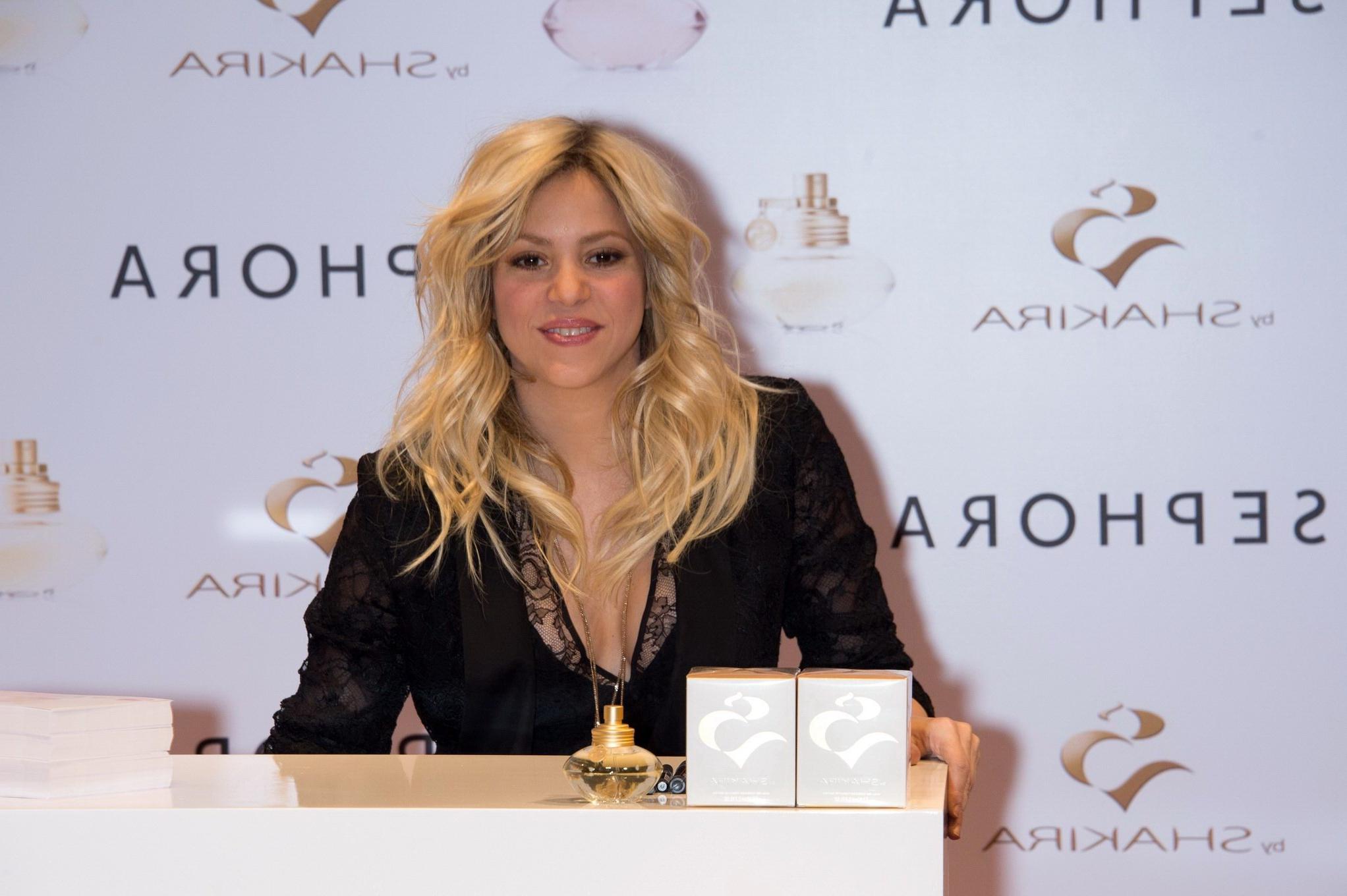 16P Shakira showing huge cleavage at the 'S by Shakira' perfume launch at Sephora in