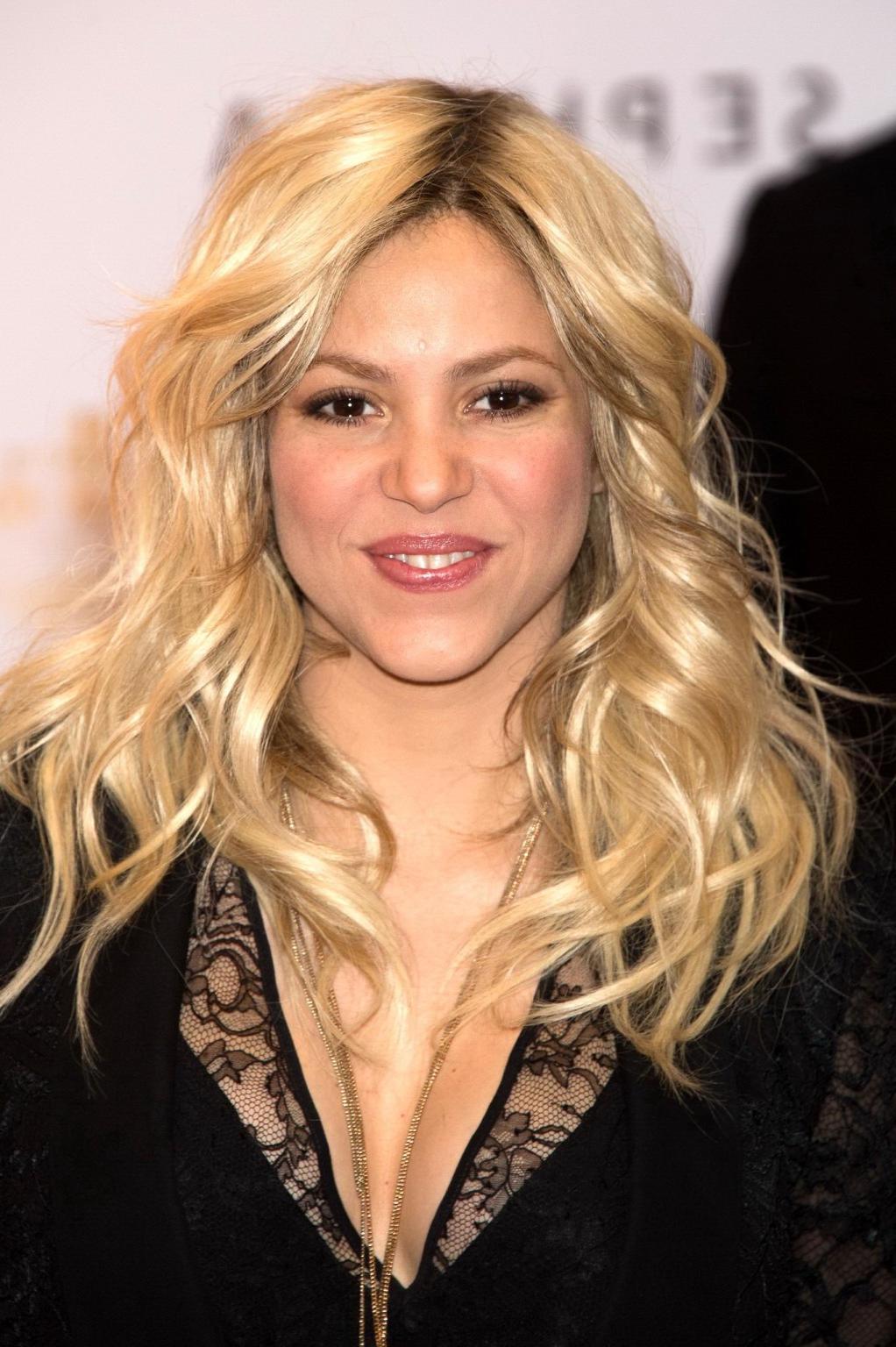 16P Shakira showing huge cleavage at the 'S by Shakira' perfume launch at Sephora in