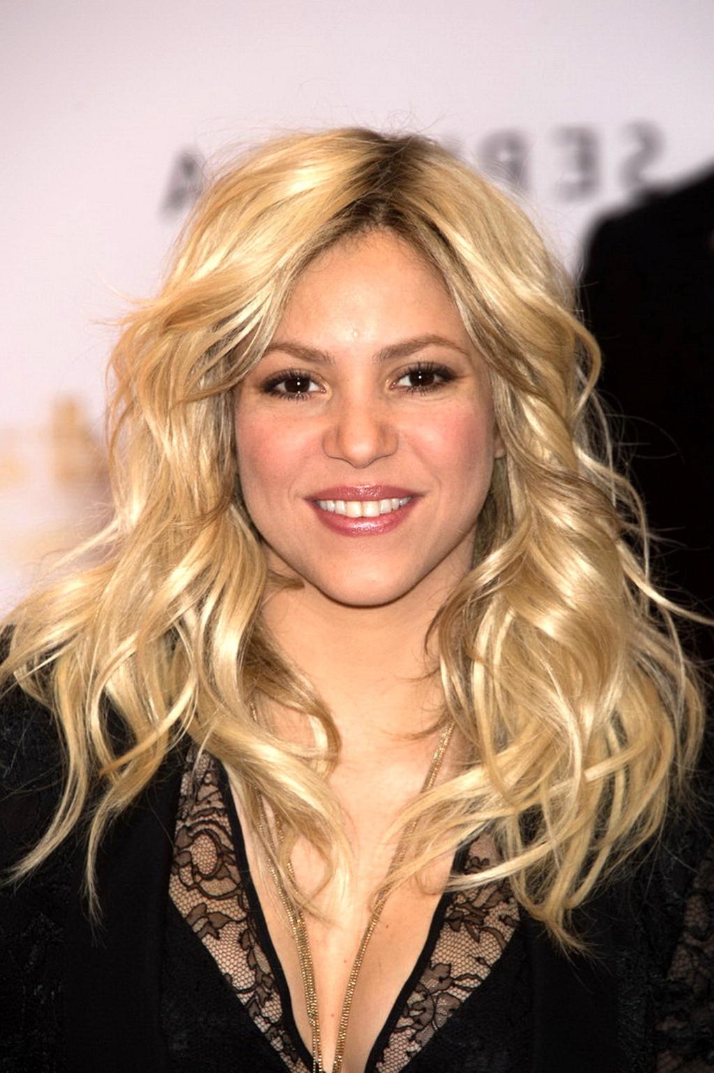 16P Shakira showing huge cleavage at the 'S by Shakira' perfume launch at Sephora in