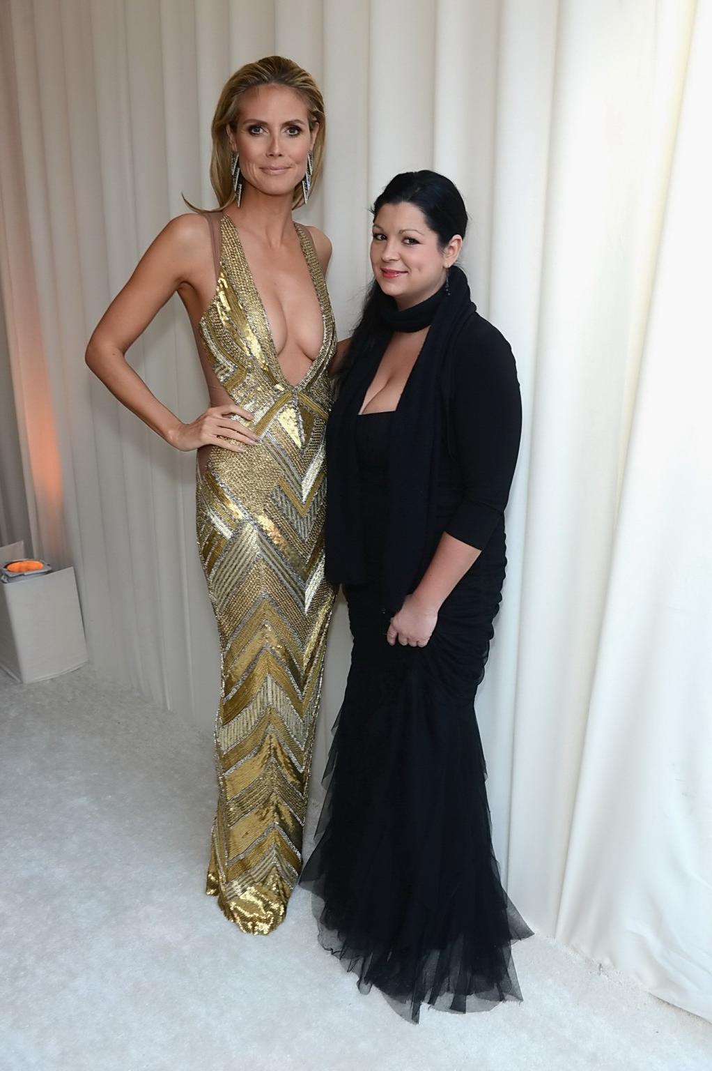 10P Heidi Klum braless showing unseen cleavage at Elton John AIDS Oscar Party in Wes