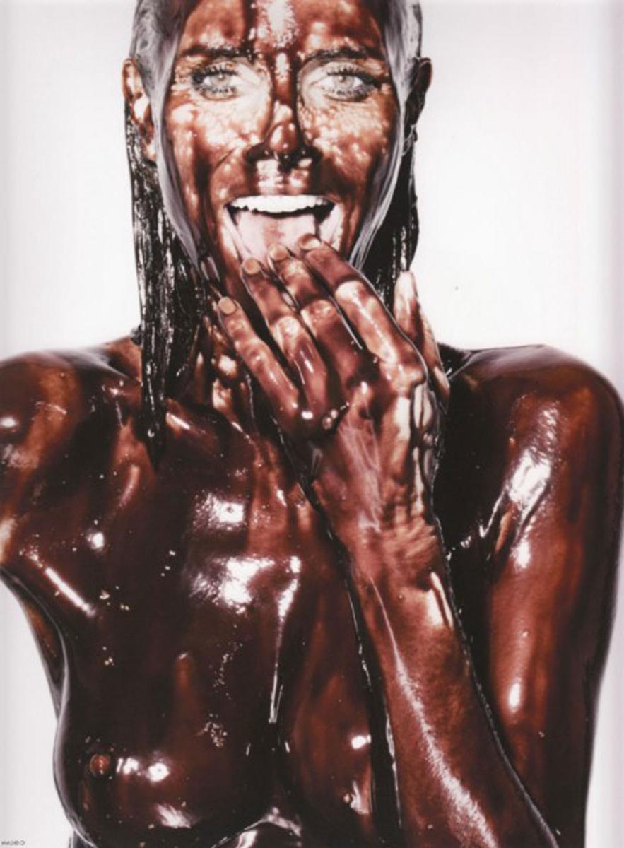 15P Heidi Klum oops boobs fall out of dress