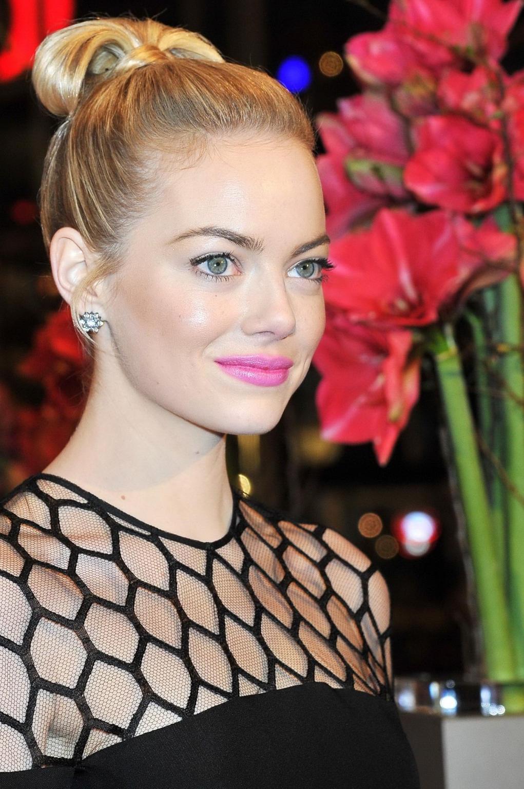 10P Emma Stone leggy wearing a little black dress at 'The Croods' premiere during 63