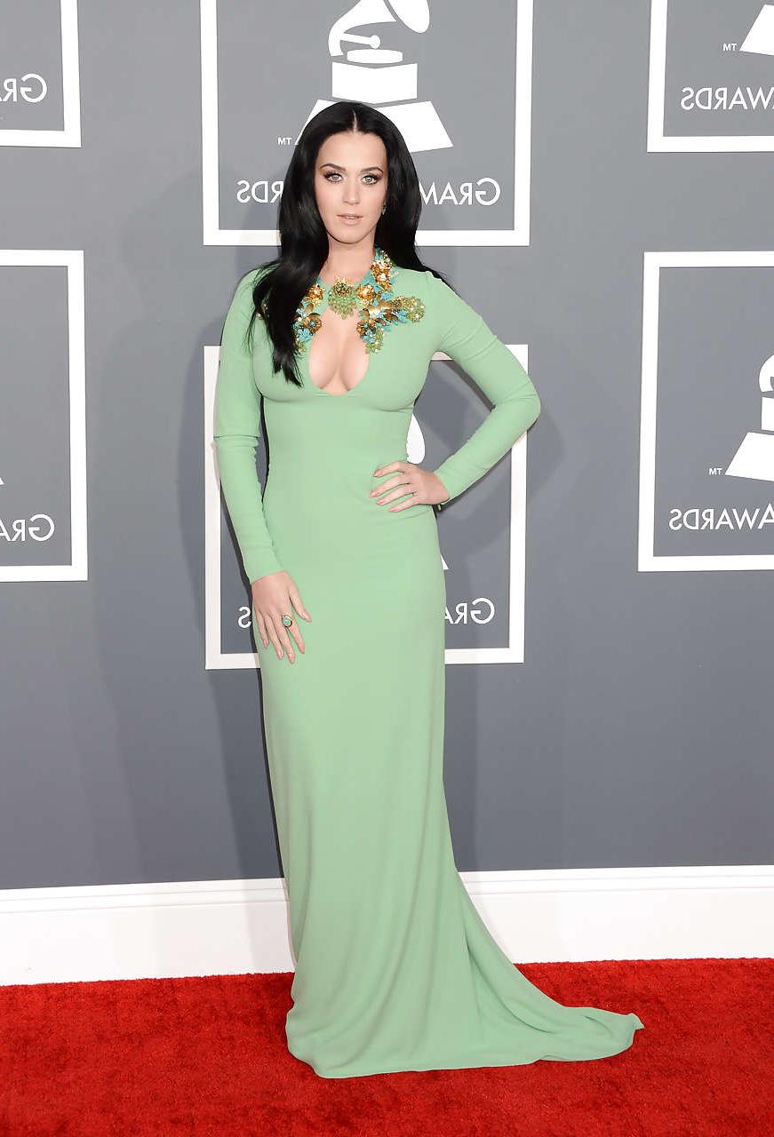 10P Katy Perry exposing her sexy body and massive cleavage