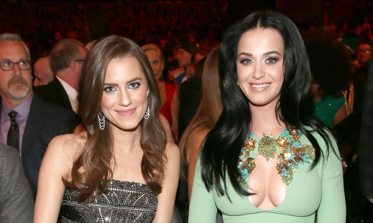 10P Katy Perry exposing her sexy body and massive cleavage