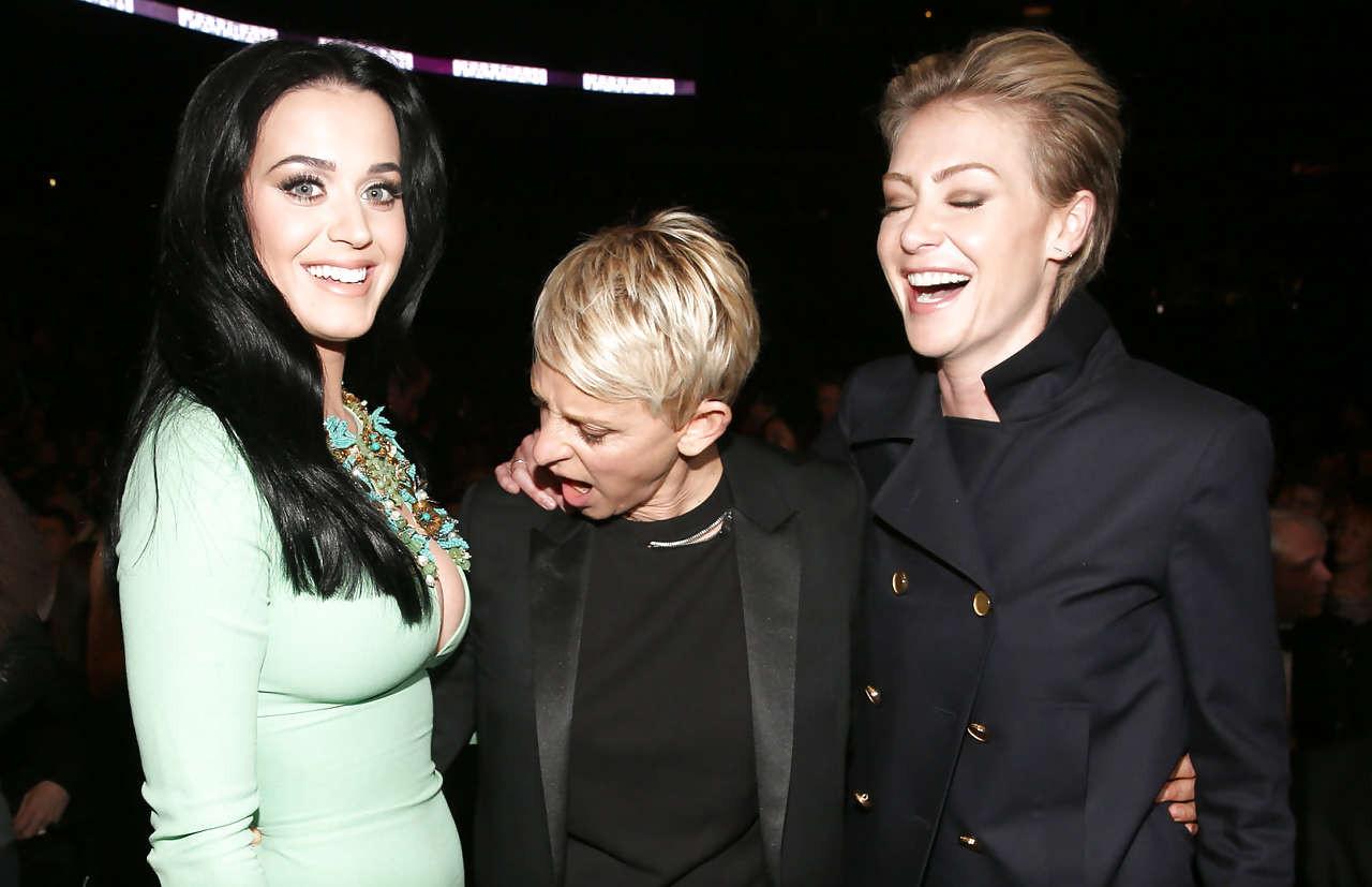 10P Katy Perry exposing her sexy body and massive cleavage