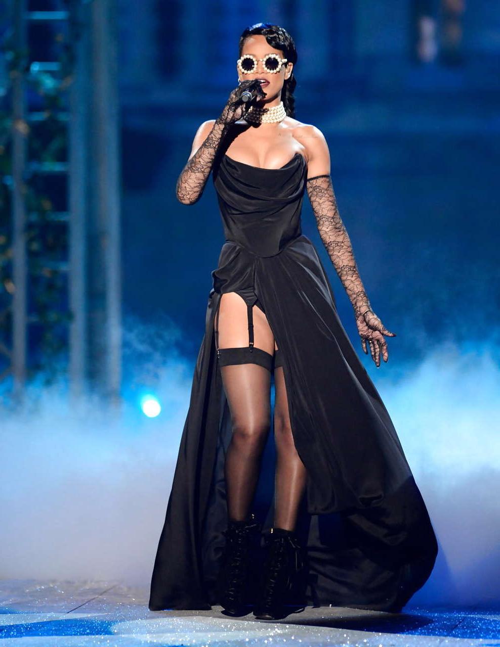10P Rihanna exposing her tits and panties in see thru dress and in stockings