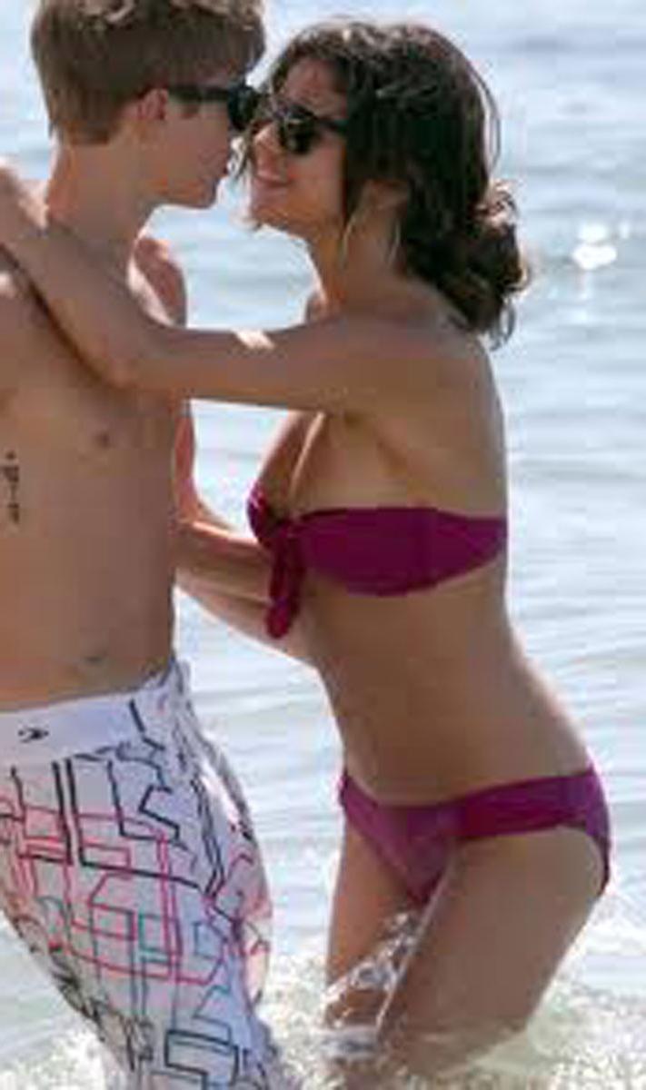 15P Selena Gomez looks so sweet in magazine