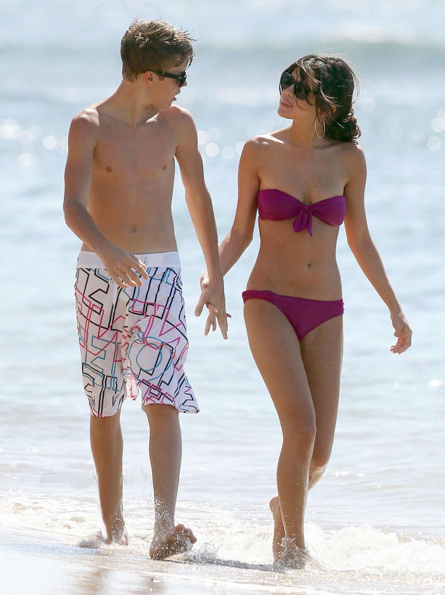 15P Selena Gomez looks so sweet in magazine