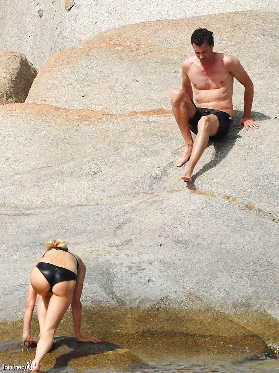 10P Paris Hilton showing her great ass in bikini thong and posing topless