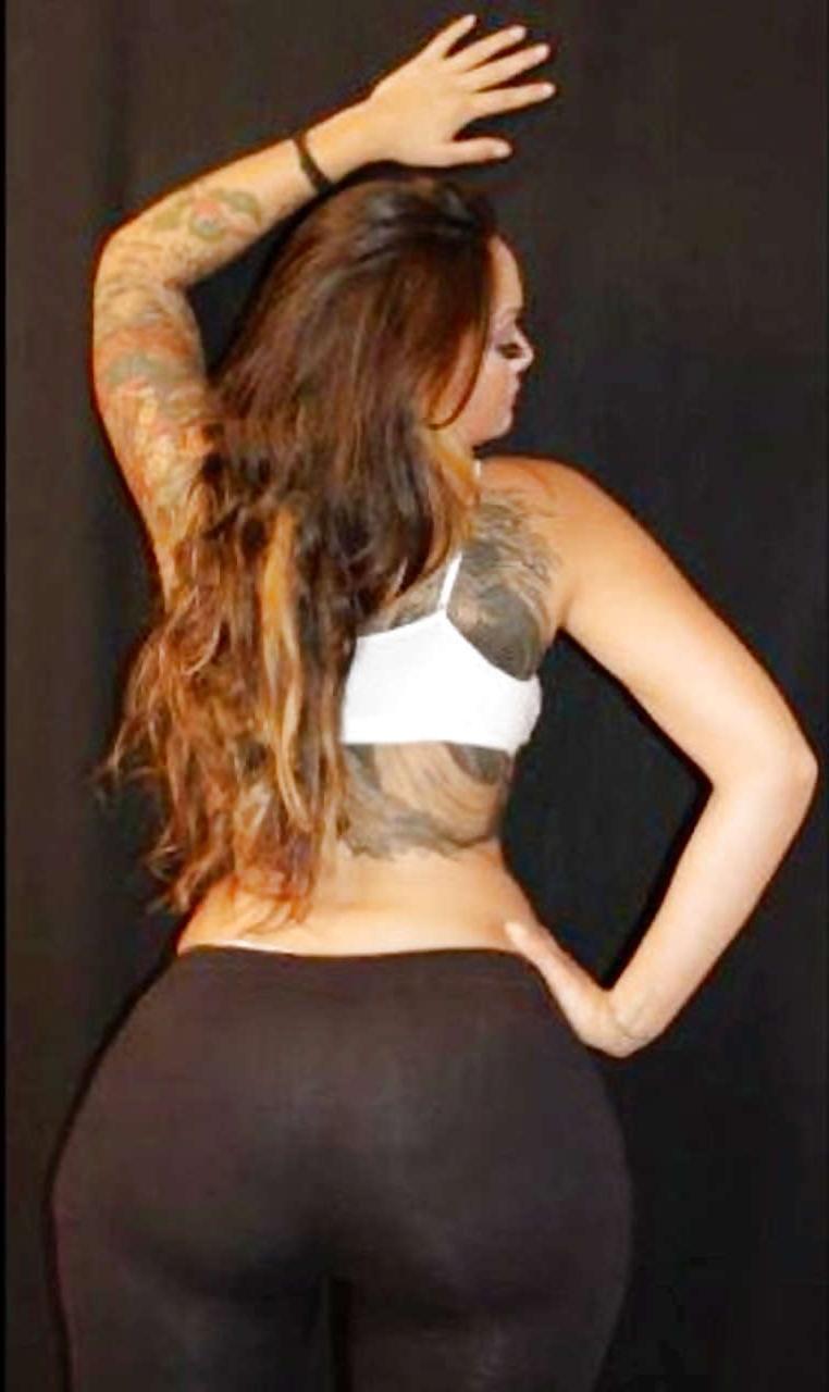 10P Avi Berri posing nude and showing huge boobs on private photos