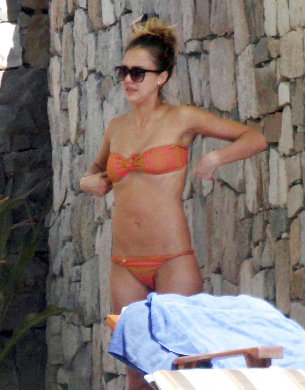 10P Jessica Alba showing her nice tits and great body in bikini