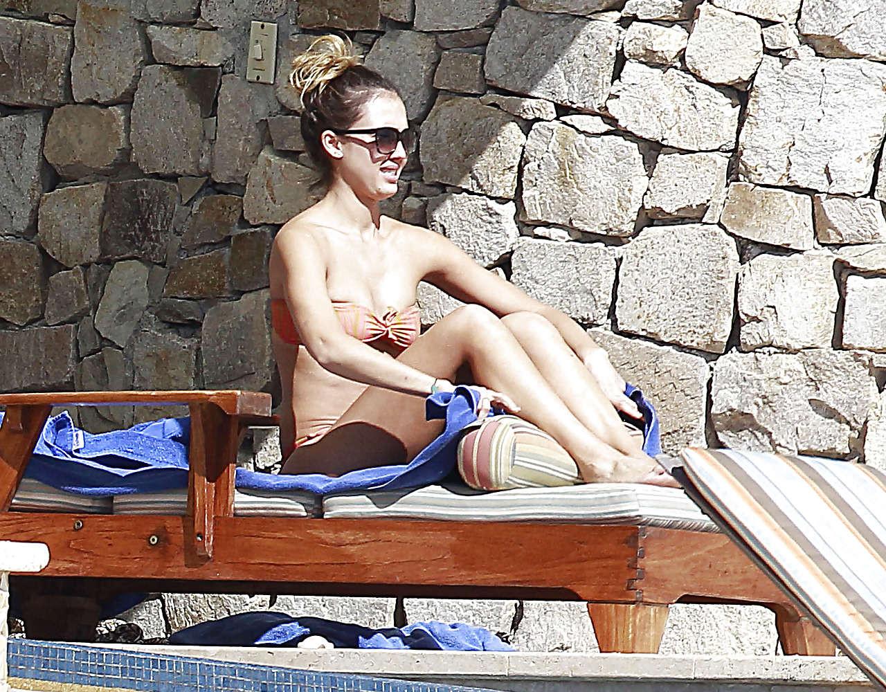 10P Jessica Alba showing her nice tits and great body in bikini