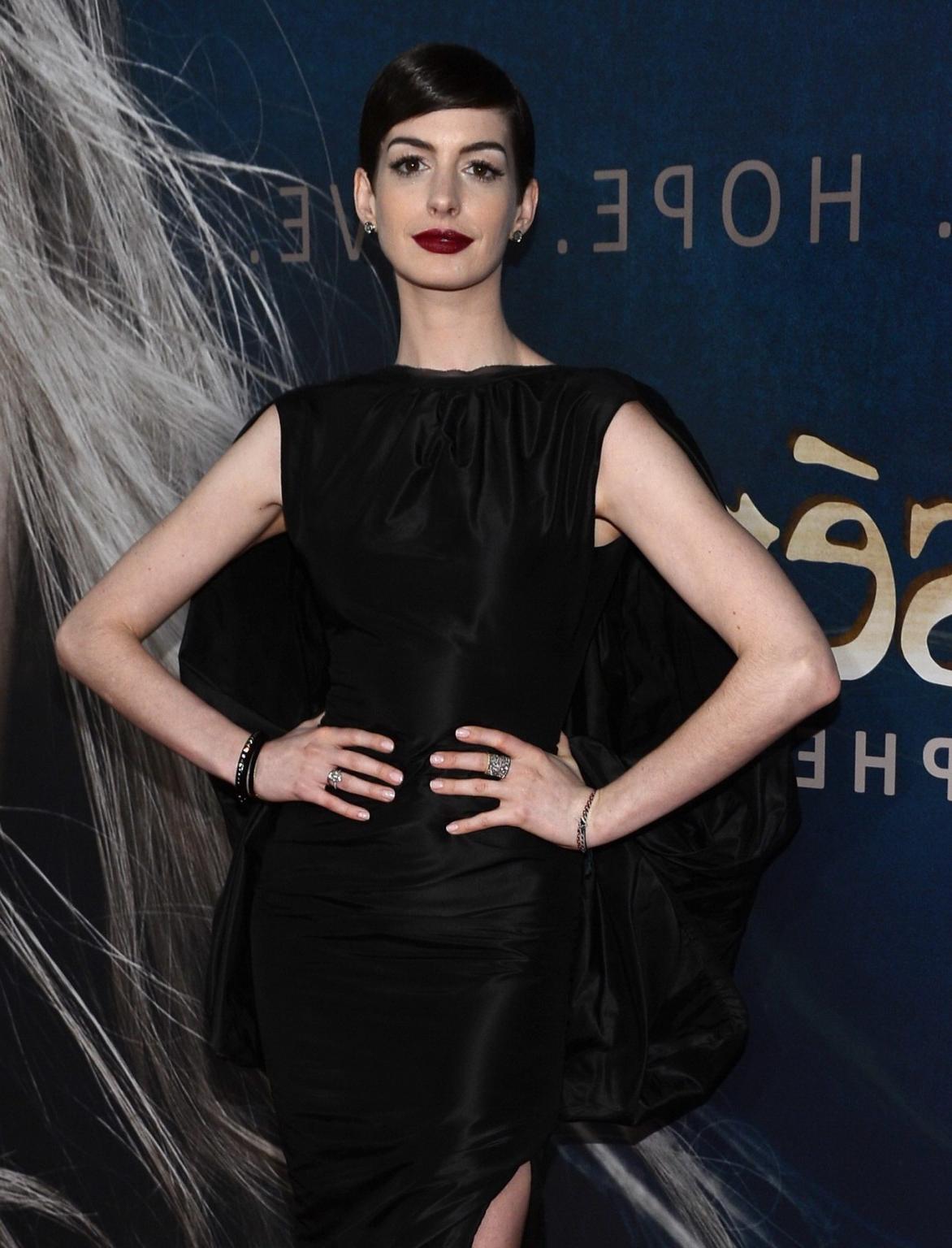 10P Anne Hathaway flashing her pussy at 'Les Miserables' premiere in NYC