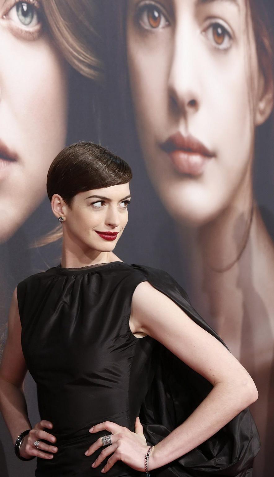 10P Anne Hathaway flashing her pussy at 'Les Miserables' premiere in NYC