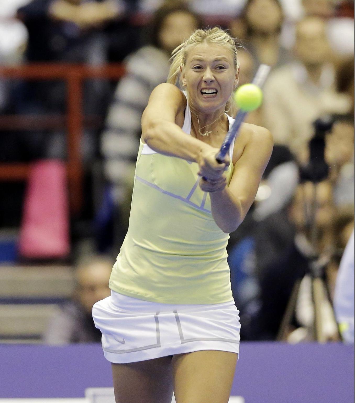 10P Maria Sharapova flashing her panties at the exhibition tennis match in Milan, It