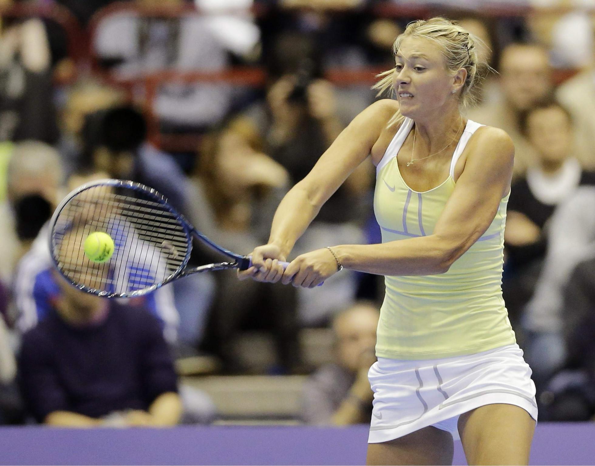 10P Maria Sharapova flashing her panties at the exhibition tennis match in Milan, It