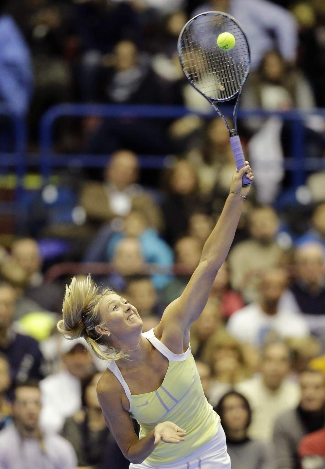 10P Maria Sharapova flashing her panties at the exhibition tennis match in Milan, It
