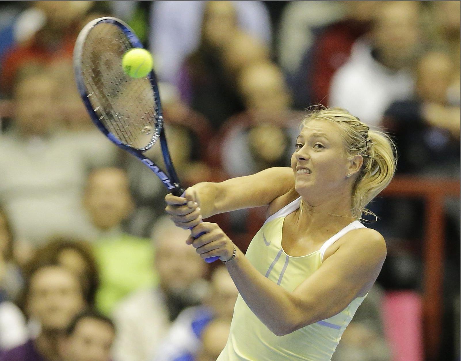 10P Maria Sharapova flashing her panties at the exhibition tennis match in Milan, It