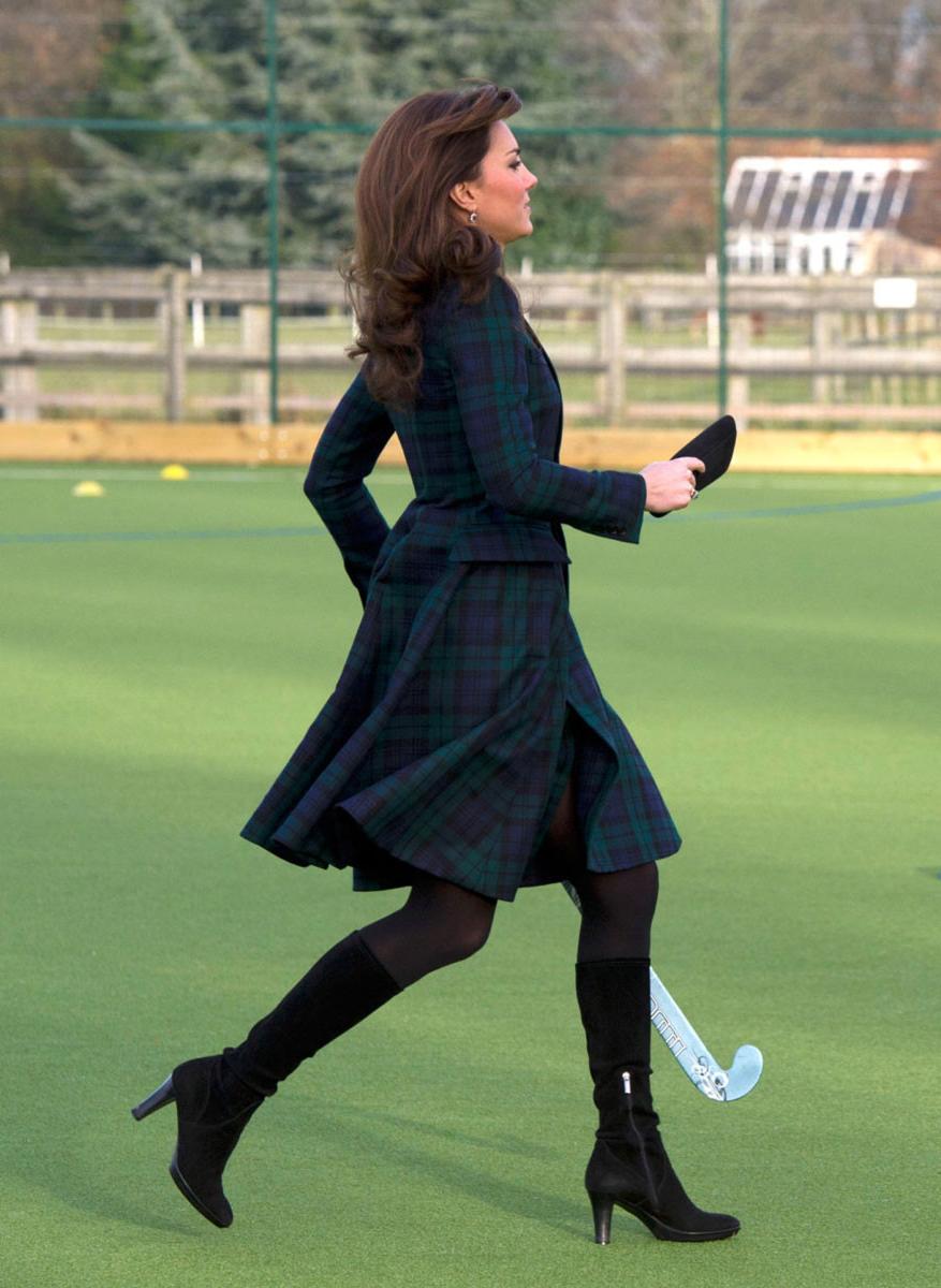15P Kate Middleton plays field hockey in pangbourne
