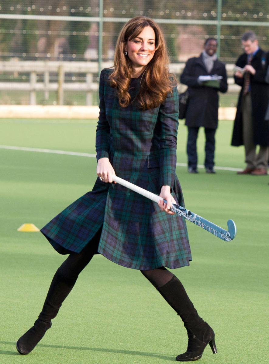 15P Kate Middleton plays field hockey in pangbourne