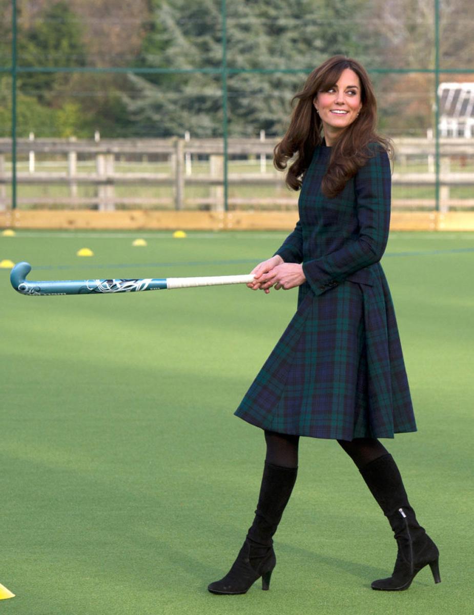 15P Kate Middleton plays field hockey in pangbourne