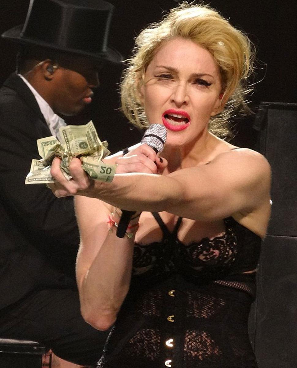 15P Madonna exposes her nipple on stage